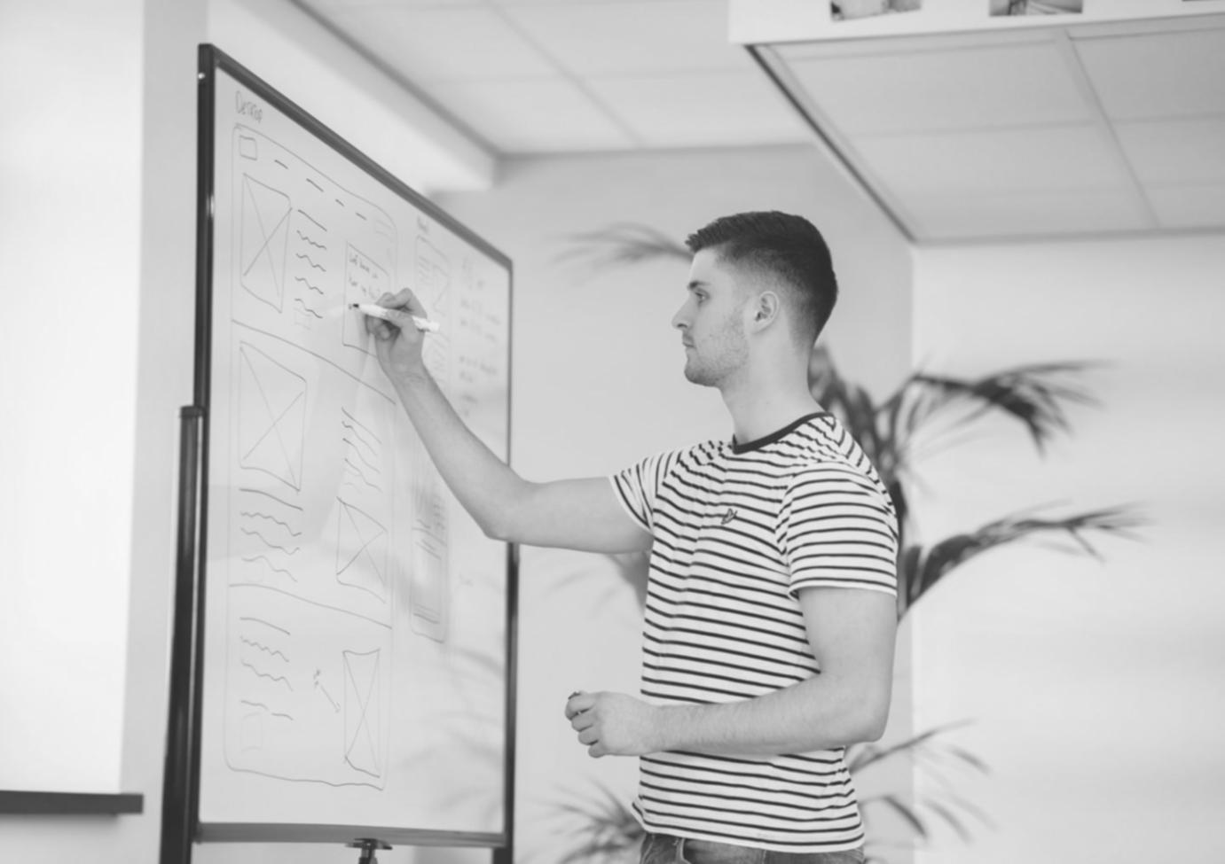 Equipo de dalurceraluxex trabajando en estrategias de inversión